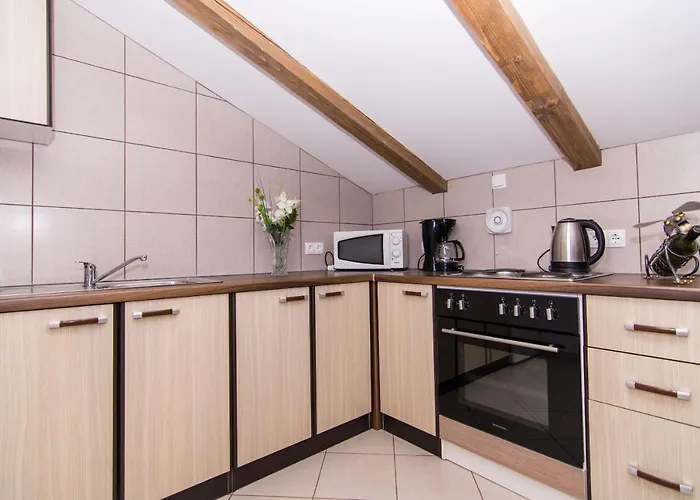 Slava 아파트 트로기르