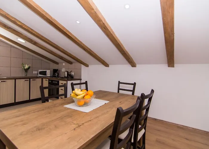 Slava 아파트 트로기르