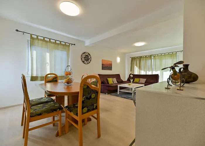 아파트 Slava 트로기르