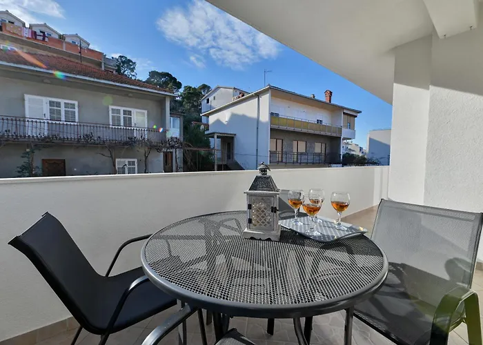 Slava 아파트 트로기르