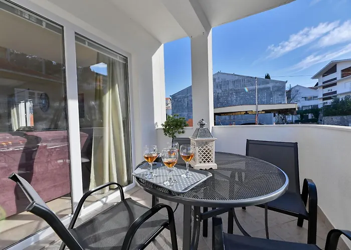 아파트 Slava 트로기르