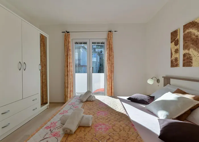 Slava 아파트 트로기르