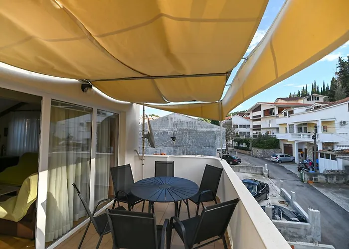 아파트 Slava 트로기르