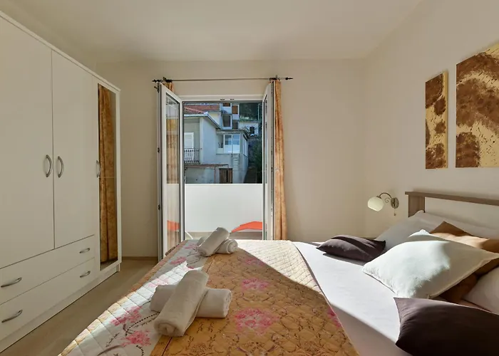 Slava 아파트 트로기르